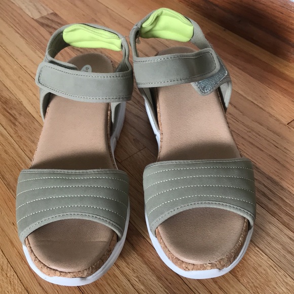 Dr. Scholls women wedge ankle strap Sandals. - Picture 2 of 11